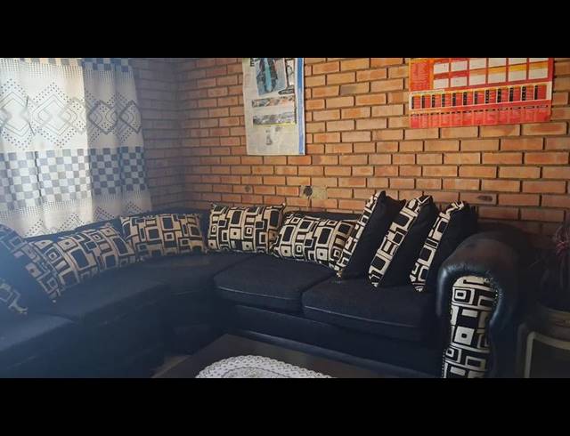 5 BEDROOM HOUSE FOR SALE IN LEONDALE